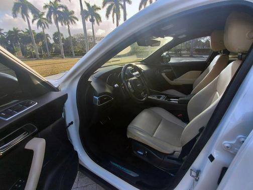 2019 Jaguar F-PACE 25t Premium
