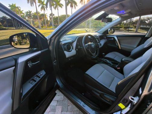 2018 Toyota RAV4 Hybrid XLE