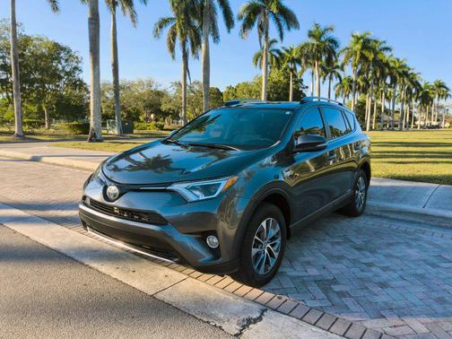 2018 Toyota RAV4 Hybrid XLE