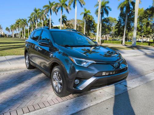 2018 Toyota RAV4 Hybrid XLE