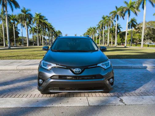 2018 Toyota RAV4 Hybrid XLE