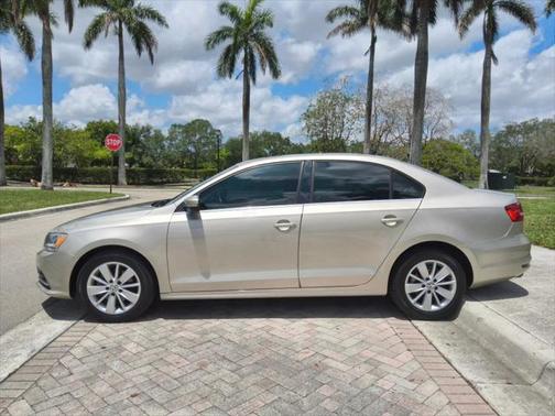 2015 Volkswagen Jetta 2.0L TDI SE w/Connectivity