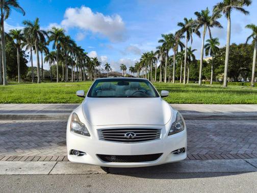 2014 INFINITI Q60 Base