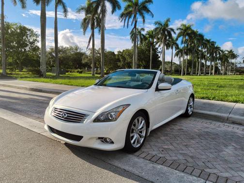 2014 INFINITI Q60 Base