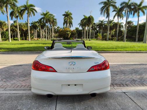 2014 INFINITI Q60 Base