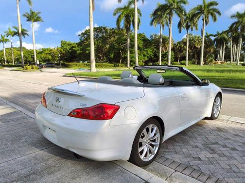 2014 INFINITI Q60 Base