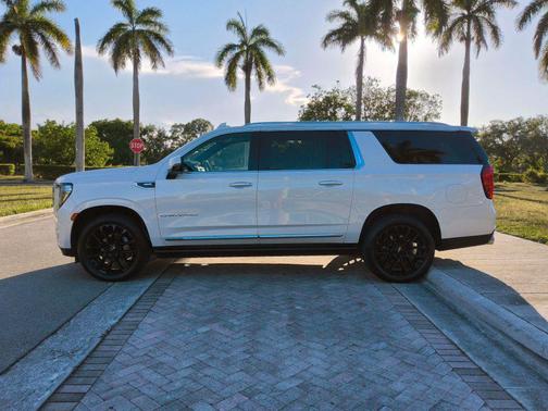 White 2022 GMC Yukon XL Denali