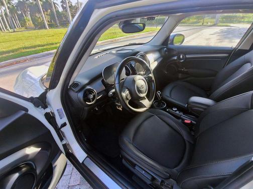 White 2023 MINI Hardtop Cooper