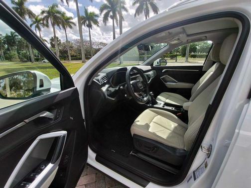 2023 Audi Q3 Premium 40 TFSI quattro Tiptronic