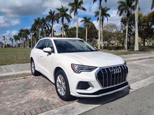 2023 Audi Q3 Premium 40 TFSI quattro Tiptronic