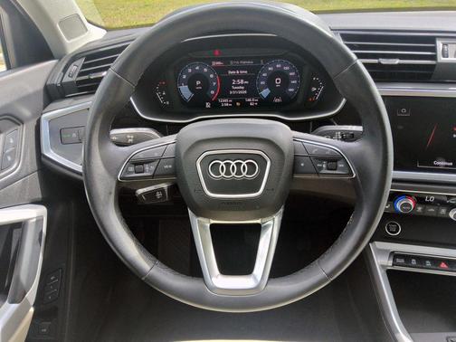 2023 Audi Q3 Premium 40 TFSI quattro Tiptronic