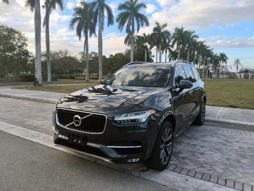 2016 Volvo XC90 T6 Momentum