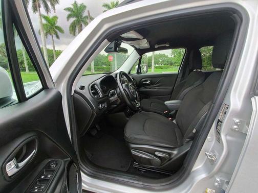 Glacier Metallic 2017 Jeep Renegade Altitude