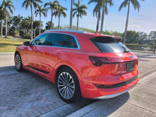 2019 Audi e-tron Premium Plus