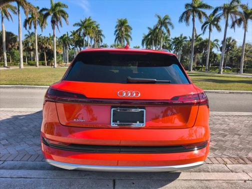 2019 Audi e-tron Premium Plus