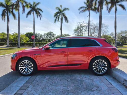 2019 Audi e-tron Premium Plus