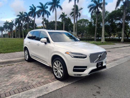 White 2018 Volvo XC90 T6 Inscription