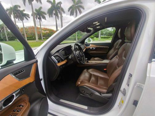 White 2018 Volvo XC90 T6 Inscription