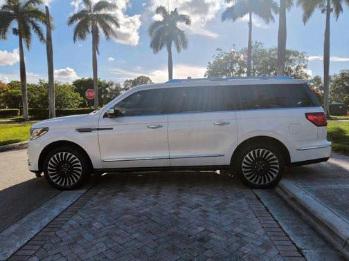 White Platinum Metallic Tri-Coat 2018 Lincoln Navigator L Black Label