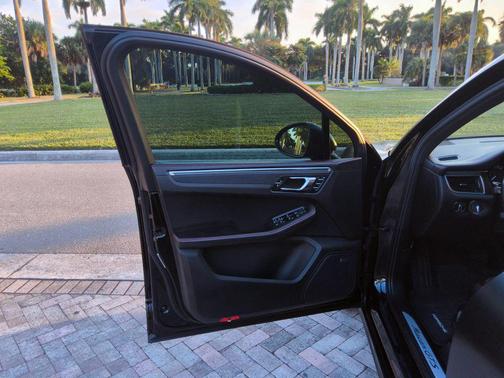 2018 Porsche Macan GTS