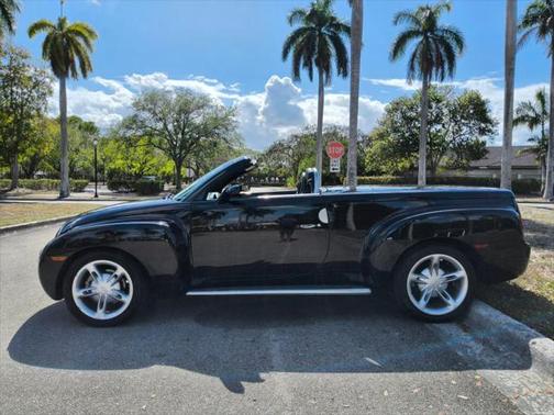 2004 Chevrolet SSR Convertible Pickup 2D