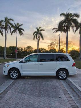 2012 Volkswagen Routan SE