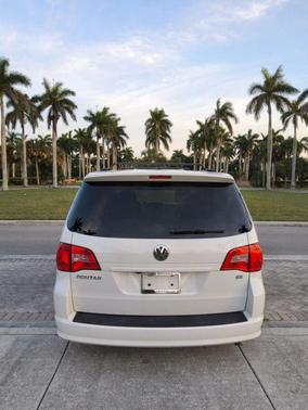 2012 Volkswagen Routan SE