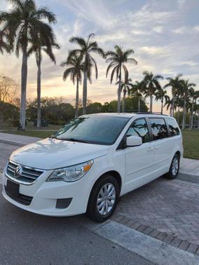 2012 Volkswagen Routan SE