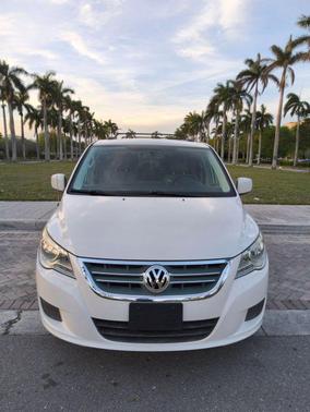 2012 Volkswagen Routan SE