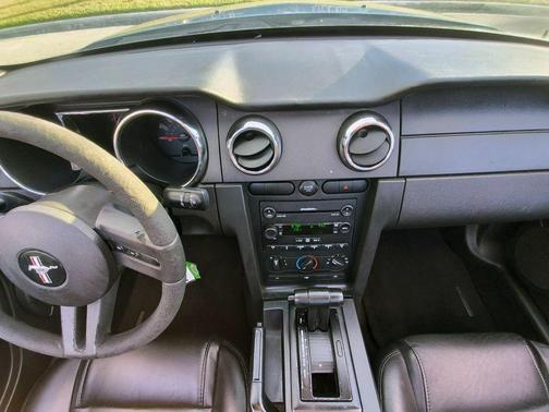 2007 Ford Mustang Deluxe