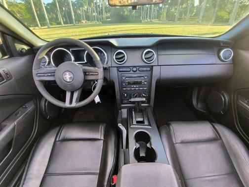 2007 Ford Mustang Deluxe