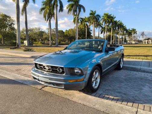 2007 Ford Mustang Deluxe