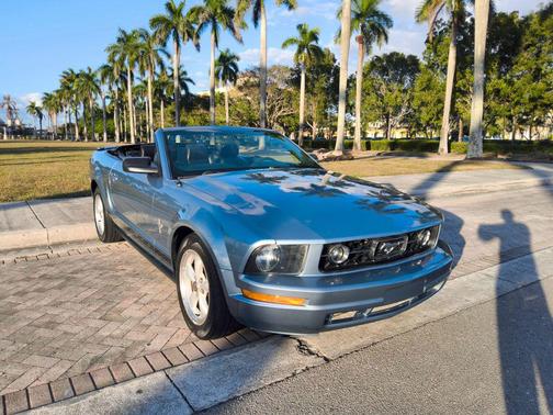 2007 Ford Mustang Deluxe