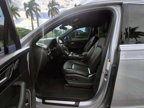 Silver 2019 Audi Q7 55 Premium