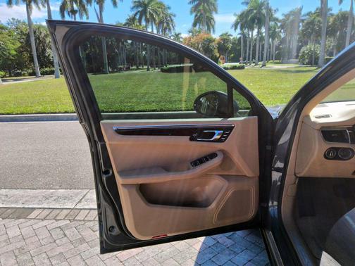 2016 Porsche Macan S