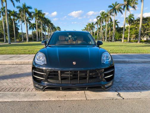 2018 Porsche Macan Turbo