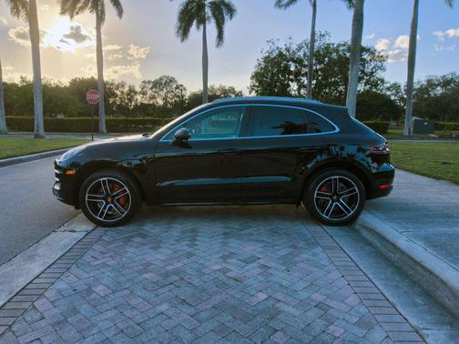 2018 Porsche Macan Turbo