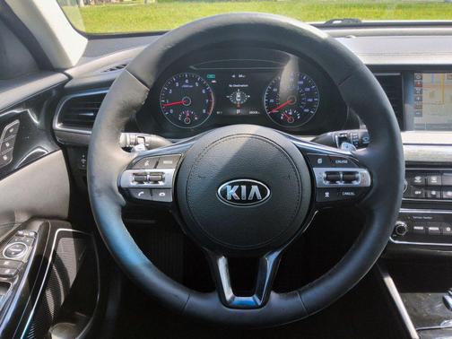Snow White Pearl 2019 Kia Cadenza Limited