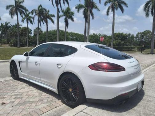 2015 Porsche Panamera GTS