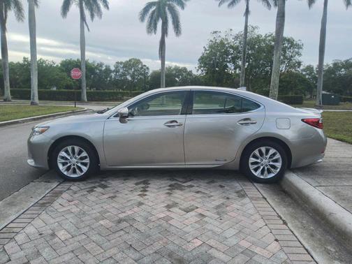 2015 Lexus ES 300h Base