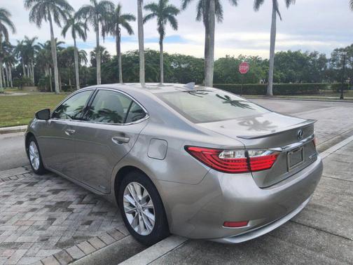 2015 Lexus ES 300h Base