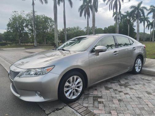 2015 Lexus ES 300h Base