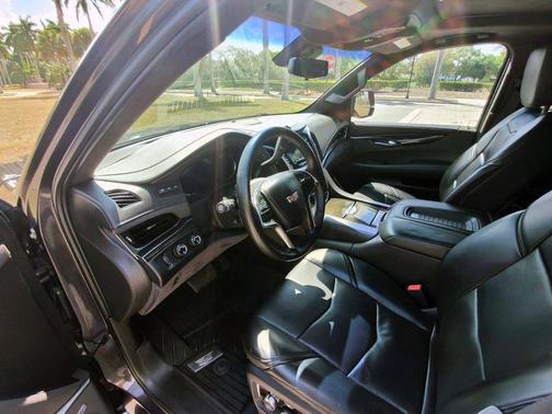 2018 Cadillac Escalade Luxury