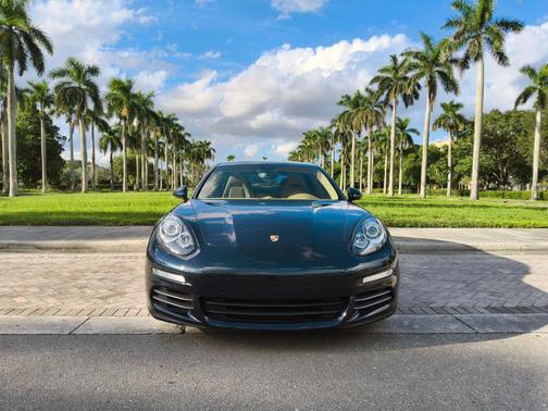 Sapphire Blue Metallic 2016 Porsche Panamera 4S