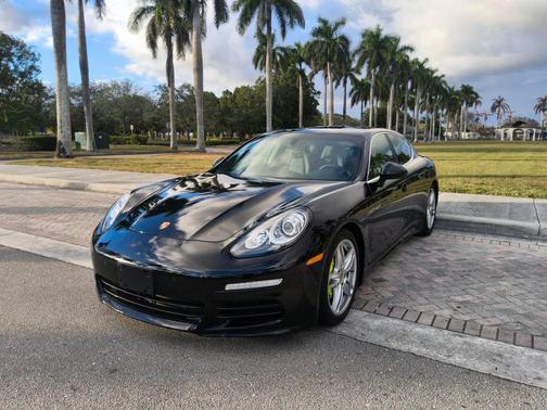 2016 Porsche Panamera 4
