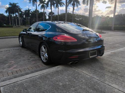 2016 Porsche Panamera 4