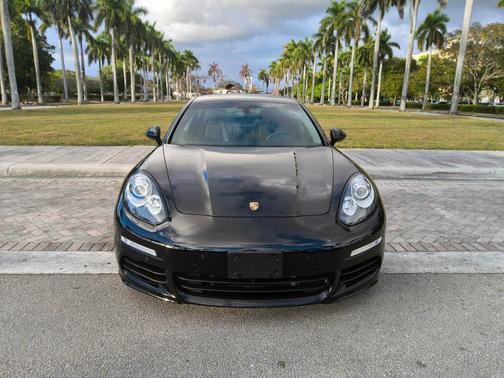 2016 Porsche Panamera 4