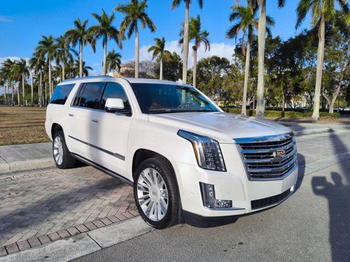 2017 Cadillac Escalade ESV Sport Platinum