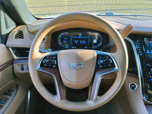 2017 Cadillac Escalade ESV Sport Platinum