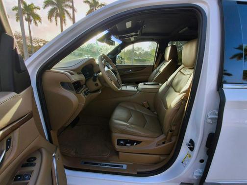 2017 Cadillac Escalade ESV Sport Platinum